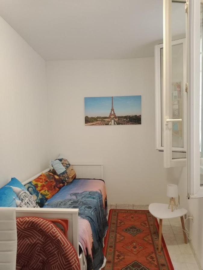 Petite Maison Avec Cour Dans Les Beaux Quartiers-Vous Faites Le Menage- Very Good Prices For T-H-E Location But You Have To Clea-N Th-E Flat Apartman Párizs Kültér fotó